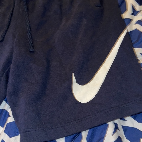 Men navy blue Nike shorts - Picture 2 of 3